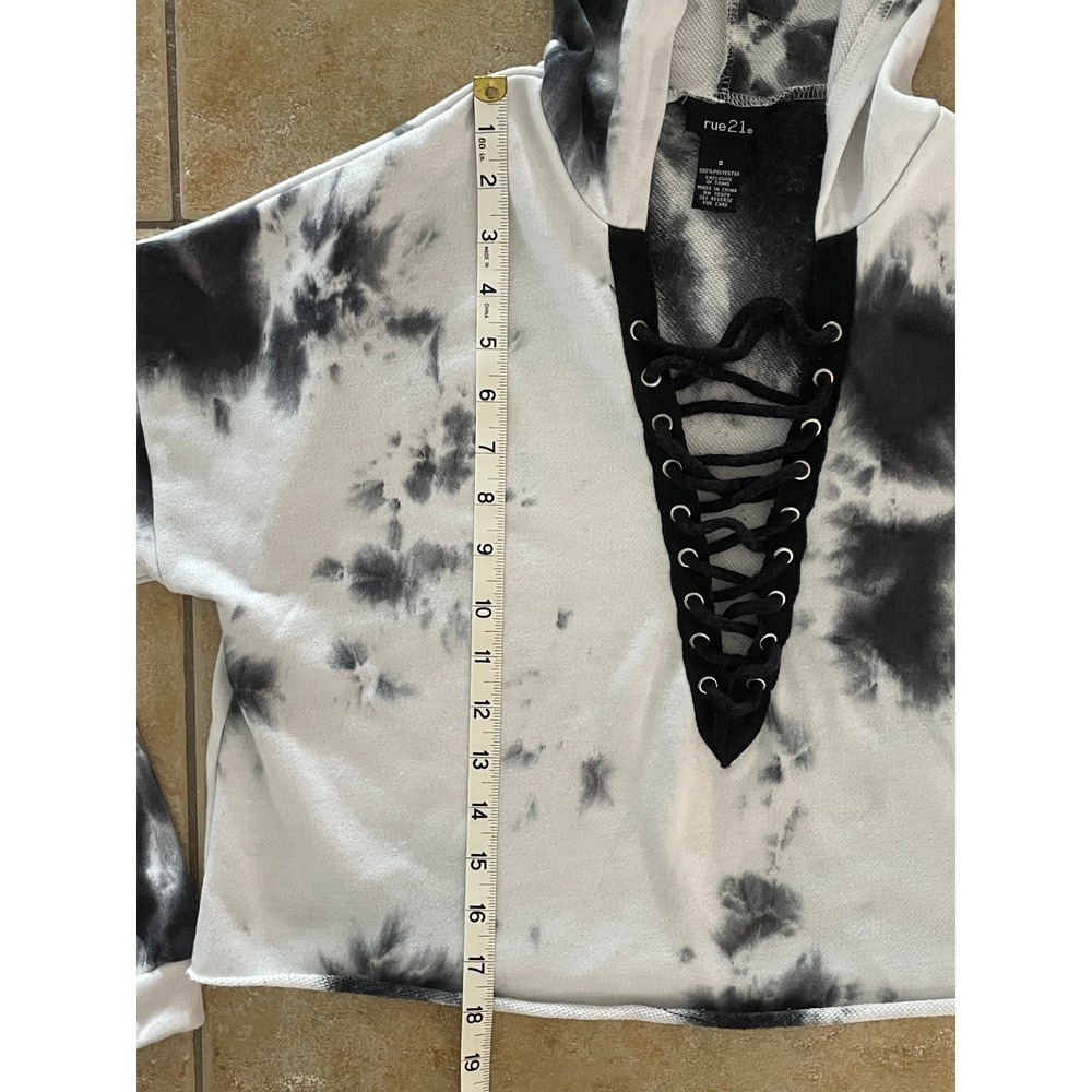 Rue21 Black & White Tie Dye Lace Up Cropped Hoodie Size Small - Picture 5 of 6